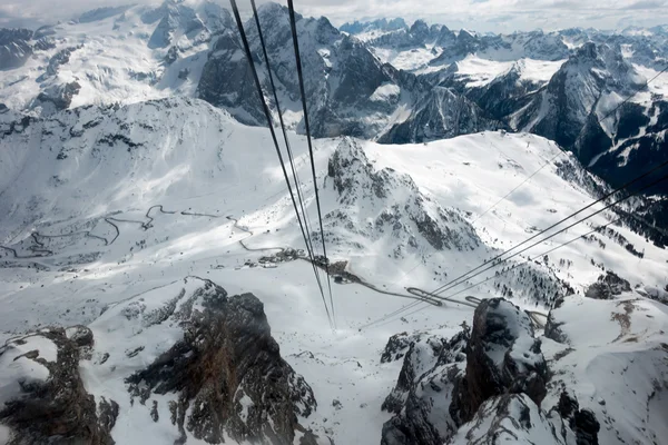 Sass Pordoi, Trentino, Italië - 26 maart: Uitzicht vanaf Sass Pordoi ik — Stockfoto