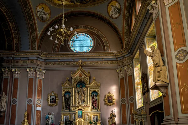 Ortisei, Trentino, Italië - 26 maart: Binnenaanzicht van de parochie — Stockfoto