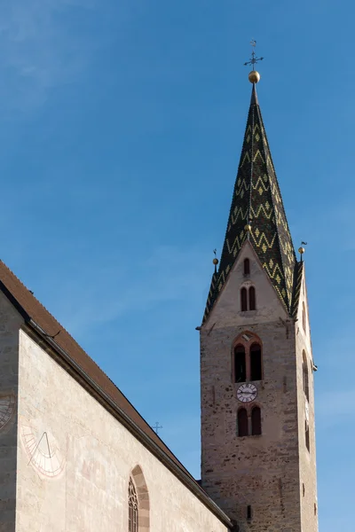 VILLANDERS, TIROL DO SUL / ITÁLIA - MARÇO 27: Belfry of the Parish — Fotografia de Stock