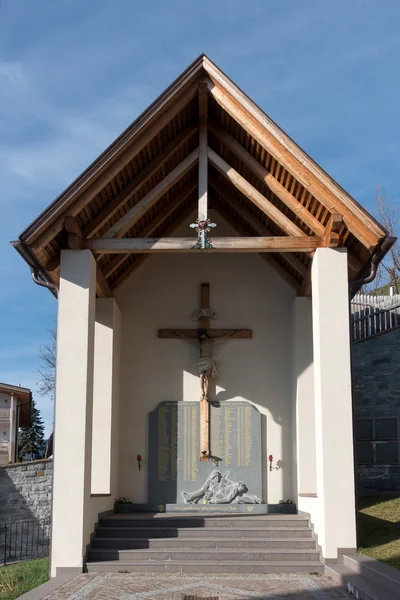 VILLANDERS, SOUTH TYROL / ITALY - March 27: Monument to Soldiers — стоковое фото