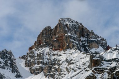 Cortina d 'Ampezzo yakınlarındaki Kızıl Dağ