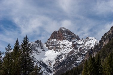 Cortina d 'Ampezzo yakınlarındaki Kızıl Dağ