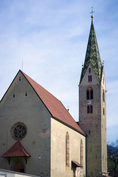 Villanders, Südtirol / Italien - 27. März: die Pfarrkirche in — Stockfoto
