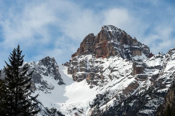 Rode Berg bij Cortina d 'Ampezzo — Stockfoto
