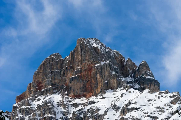 Cortina d 'Ampezzo yakınlarındaki Kızıl Dağ — Stok fotoğraf