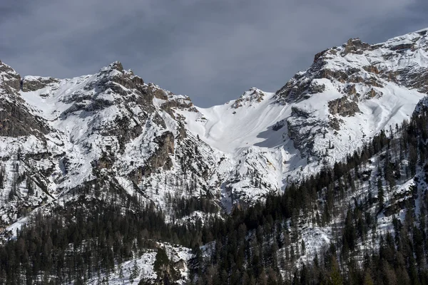 Montañas cerca de Cortina d 'Ampezzo — Foto de Stock