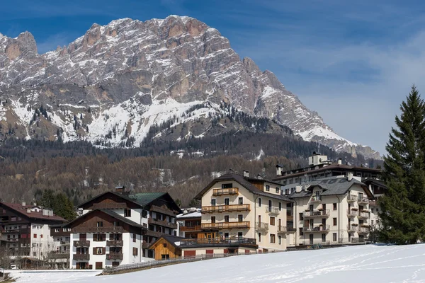 Cortina D'Ampezzo, Veneto Italien - 27 mars: Visa Cortina d'ett — Stockfoto