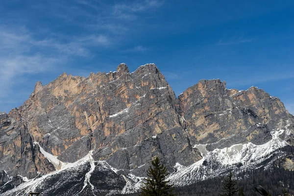 Rode Berg bij Cortina d 'Ampezzo — Stockfoto