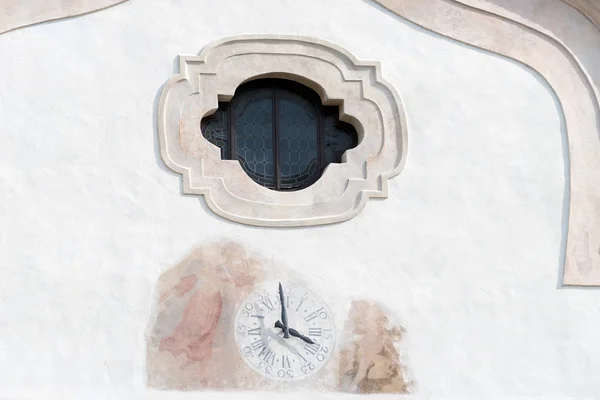 Cortina D'Ampezzo, Veneto/Włochy – 27 marca: Zegar w Ss Filip — Zdjęcie stockowe