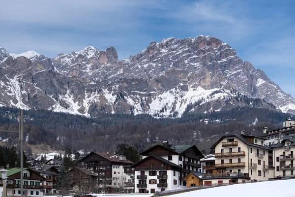 Cortina D'Ampezzo, Veneto/Itálie - 27. března: Pohled z Cortiny d'A — Stock fotografie