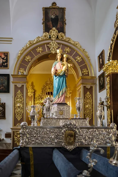 MARBELLA, ANDALUCIA / SPAIN - MAY 23: Statue of Madonna and Child — стоковое фото