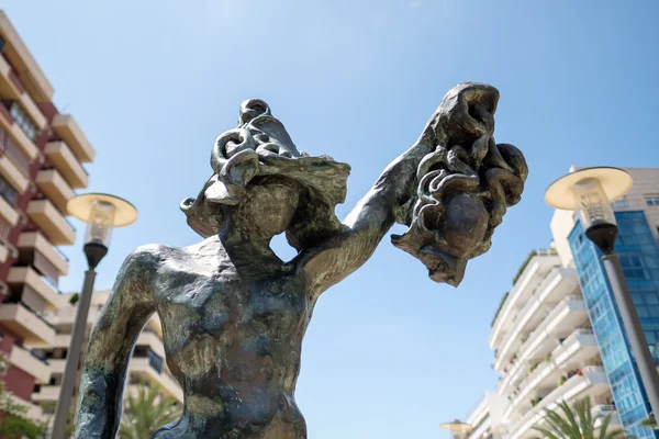 Marbella, andalucia / spanien - 23. mai: perseo statue von dali in ma — Stockfoto