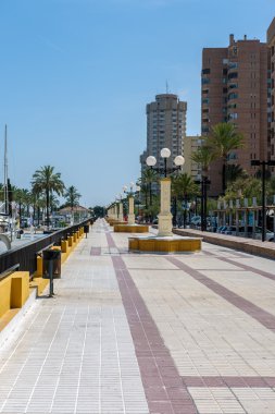 Fuengirola, Andalucia-İspanya - 24 Mayıs: Promenade, Fuengiro