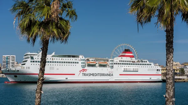 MALAGA, ANDALUCIA/SPAIN - MAY 25 : View of a Cruise Ship Docked — Stock Photo, Image