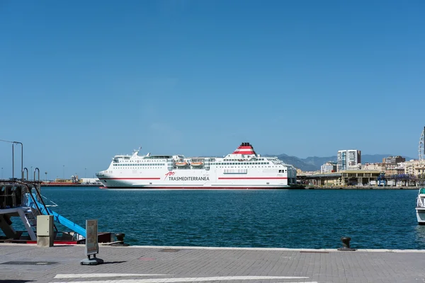 Malaga, Andalusië/Spanje - mei 25: Uitzicht op een cruiseschip gedokt — Stockfoto