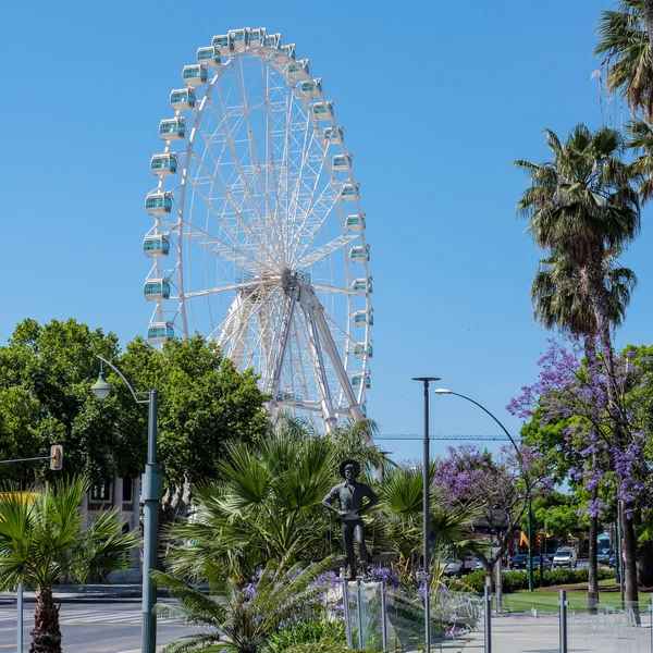 Malaga, Andalusië/Spanje - 25 mei: Giant Ferris Wheel operationele — Stockfoto