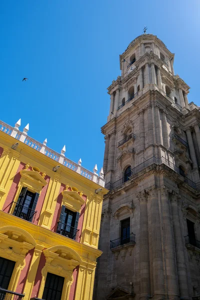 Malaga, Andalucia i Hiszpanii - 25 maja: Widok zbliżenie dzwonnicy o — Zdjęcie stockowe