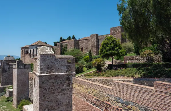 MALAGA, ANDALUCIA/SPAIN - MAY 25 : View of the Alcazaba Fort and — Stock Photo, Image