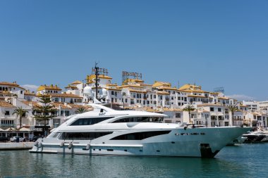 Puerto Banus Andalucia-İspanya - 26 Mayıs: Görüntülemek bir lüks yat ben