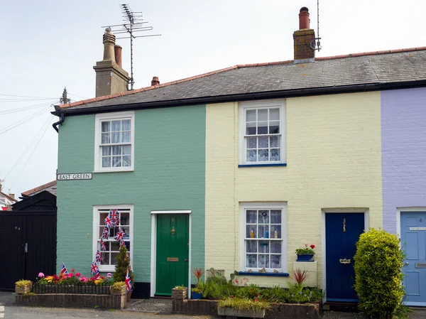Southwold, Suffolk/Uk - 11 juni: Rij kleurrijke huizen in Sou — Stockfoto