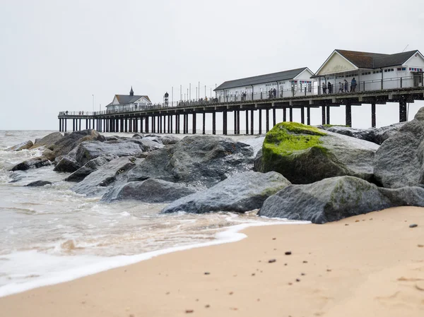 SOUTHWOLD, SUFFOLK / UK - JUNHO 12: Vista do cais de Southwold em Suff — Fotografia de Stock