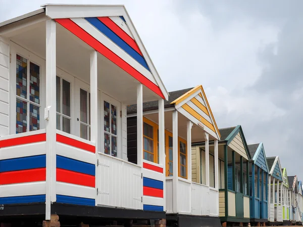 SOUTHWOLD, SUFFOLK/UK - JUNE 12 : A Row of Brightly Coloured Bea — Stock Photo, Image