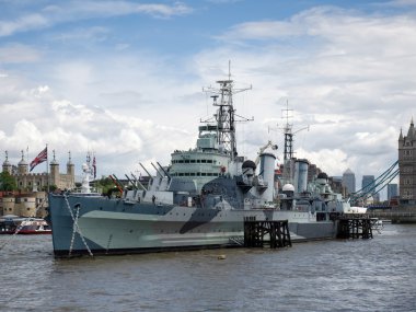 Londra/İngiltere - Haziran 15: 15 Haziran tarihinde Londra'da Hms Belfast görünümü, 