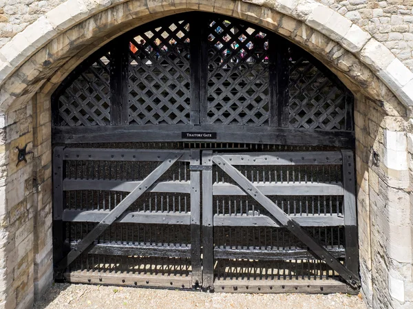 Londra/İngiltere'de - 15 Haziran: Kulesi kapıda hainin görünümünü — Stok fotoğraf