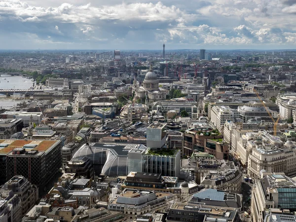 London / uk - juni 15: skyline view von london in richtung st paul 's c — Stockfoto