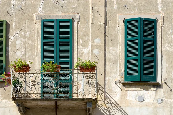 BRIVIO, ITALY/ EUROPE - SEPTEMBER 18: Shuttered Windows on a Bui — Stock Photo, Image