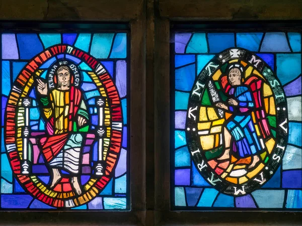 UPPER DICKER, EAST SUSSEX / UK - JUNE 26: Stained Glass Windows b — стоковое фото