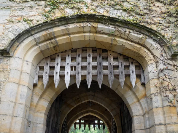 Hever, kent / uk - 28. juni: die portcullis im schloss hever in hev — Stockfoto