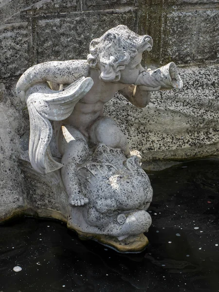 HEVER, KENT / UK - 28 GIUGNO: Dettaglio dalla Fontana della Ninfa di t — Foto Stock