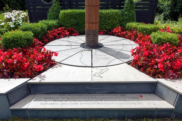 CARDIFF, WALES - 10 июля: Памятник капитану Скоттсу — стоковое фото