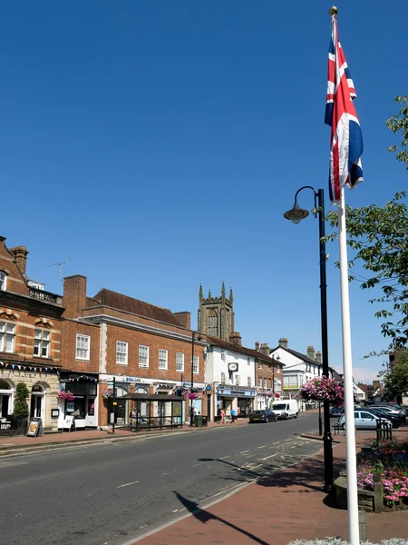 EAST GRINSTEAD, WEST SUSSEX / UK - JULY 23: View of the High Str. — стоковое фото