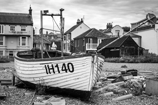 Aldeburgh, Suffolk/UK-31. července – tradiční rybářská loď na Th — Stock fotografie