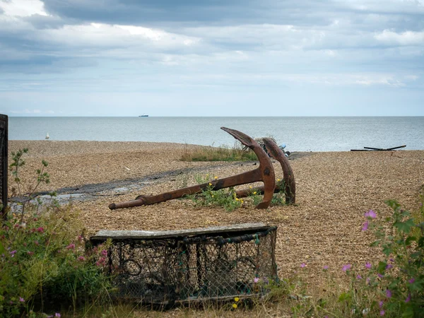 Anclas oxidadas en la playa de Aldeburgh —  Fotos de Stock