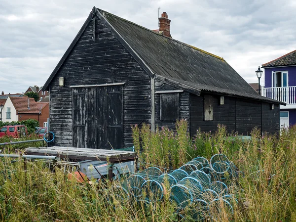 Aldeburgh, Suffolk/UK-31 juli: kreeften potten in het Ondergrowt — Stockfoto