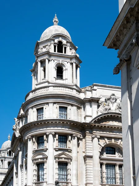 LONDRES / REINO UNIDO - 15 DE AGOSTO: Edifício do antigo escritório de guerra em Whitehall Lon — Fotografia de Stock