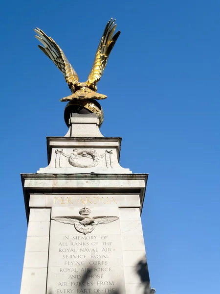 LONDON/UK - AUGUST 15 : View of the RAF Memorial in London on Au — Stock Photo, Image