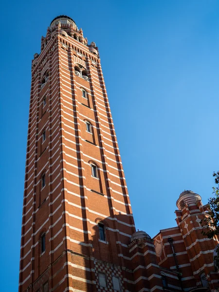 London / uk - 15. august: blick auf den turm der westmünsterkathedrale — Stockfoto