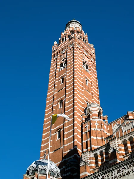 London / uk - 15. august: blick auf den turm der westmünsterkathedrale — Stockfoto