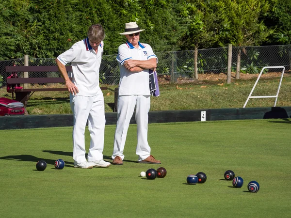 ISLE OF THORNS, SUSSEX / UK - 11 СЕНТЯБРЯ: Lawn Bowls Match at I — стоковое фото