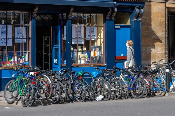 Oxford Oxfordshire Marzo Bicicletas Estacionadas Frente Una Librería Oxford Marzo — Foto de Stock