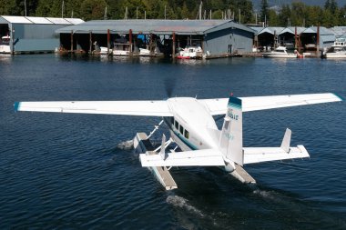 VANCOUVER, BRITISH COLUMBIA, Kanada - 14 Ağustos 2007 'de Vancouver' dan ayrılan deniz uçağı