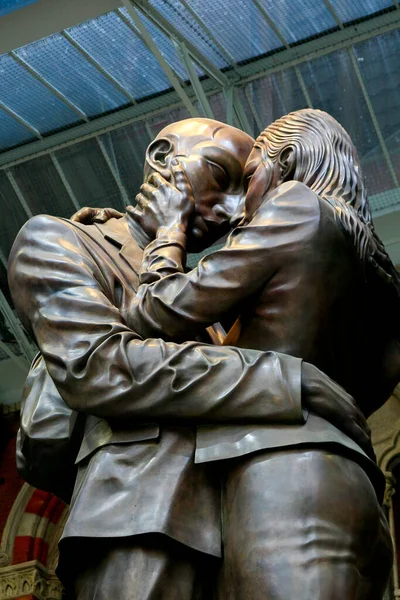 London Grudzień Posąg Wystawie Stacji Pancras International Station Londynie Grudnia — Zdjęcie stockowe