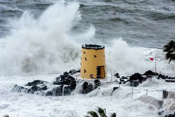 Funchal Madeira Portugal Kwiecień Tropikalna Burza Uderzająca Wieżę Widokową Terenie — Zdjęcie stockowe