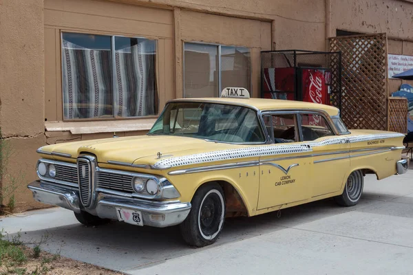 Seligman Arizona Usa Června Starý Žlutý Taxík Zaparkovaný Seligman Arizona — Stock fotografie