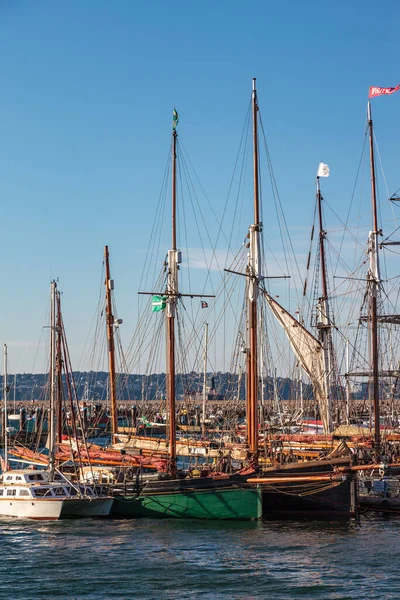 Brixham Devon Storbritannien Juli Utsikt Över Båtar Brixham Hamn Devon — Stockfoto