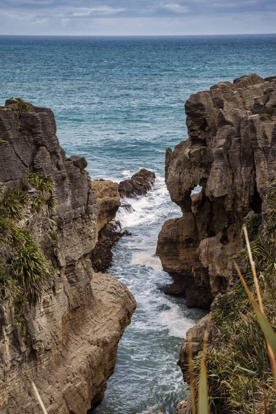 ニュージーランドのプナカイキ近くのパンケーキ岩 — ストック写真